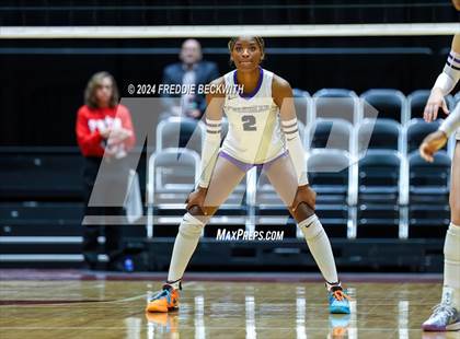 Thumbnail 3 in Grand Oaks vs. Fulshear (UIL 6A Volleyball Division I Final) photogallery.