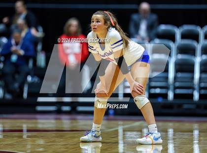 Thumbnail 2 in Grand Oaks vs. Fulshear (UIL 6A Volleyball Division I Final) photogallery.