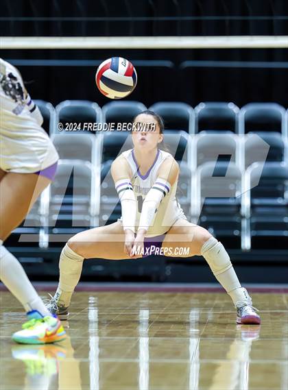 Thumbnail 3 in Grand Oaks vs. Fulshear (UIL 6A Volleyball Division I Final) photogallery.