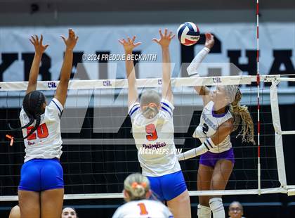 Thumbnail 1 in Grand Oaks vs. Fulshear (UIL 6A Volleyball Division I Final) photogallery.