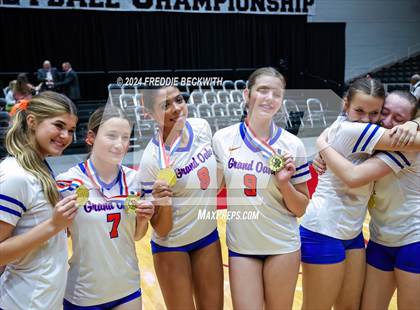 Thumbnail 3 in Grand Oaks vs. Fulshear (UIL 6A Volleyball Division I Final) photogallery.