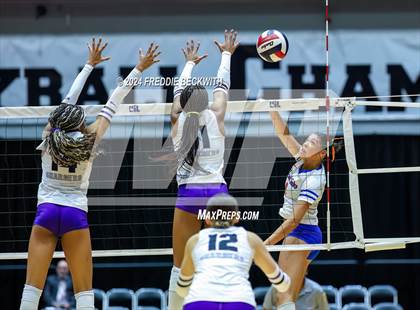Thumbnail 3 in Grand Oaks vs. Fulshear (UIL 6A Volleyball Division I Final) photogallery.