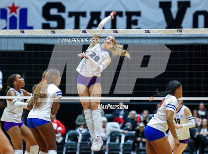 Thumbnail 3 in Grand Oaks vs. Fulshear (UIL 6A Volleyball Division I Final) photogallery.