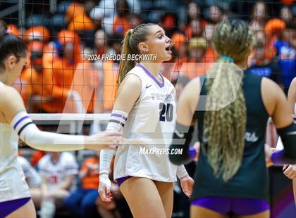 Thumbnail 1 in Grand Oaks vs. Fulshear (UIL 6A Volleyball Division I Final) photogallery.