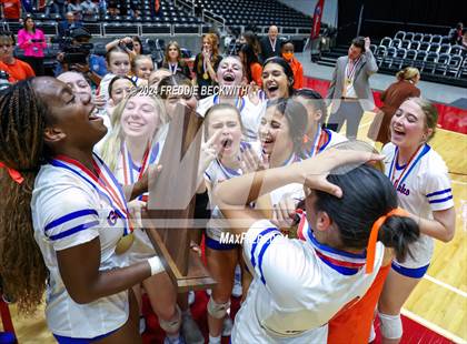 Thumbnail 2 in Grand Oaks vs. Fulshear (UIL 6A Volleyball Division I Final) photogallery.