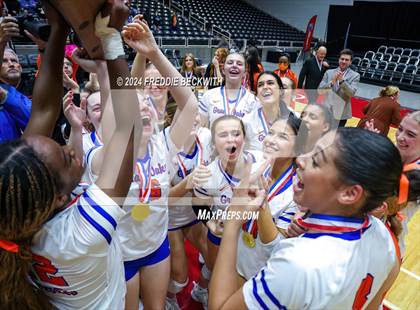 Thumbnail 1 in Grand Oaks vs. Fulshear (UIL 6A Volleyball Division I Final) photogallery.