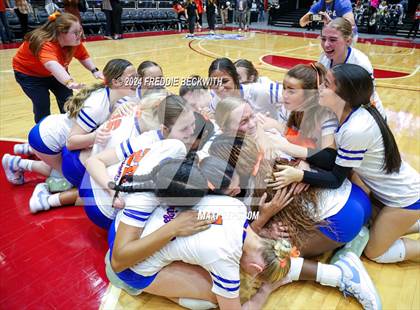 Thumbnail 1 in Grand Oaks vs. Fulshear (UIL 6A Volleyball Division I Final) photogallery.