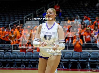 Thumbnail 1 in Grand Oaks vs. Fulshear (UIL 6A Volleyball Division I Final) photogallery.