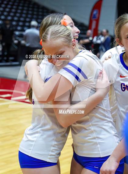 Thumbnail 2 in Grand Oaks vs. Fulshear (UIL 6A Volleyball Division I Final) photogallery.