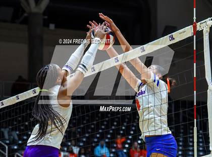 Thumbnail 3 in Grand Oaks vs. Fulshear (UIL 6A Volleyball Division I Final) photogallery.
