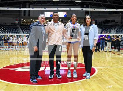 Thumbnail 2 in Grand Oaks vs. Fulshear (UIL 6A Volleyball Division I Final) photogallery.