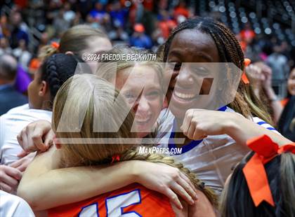 Thumbnail 3 in Grand Oaks vs. Fulshear (UIL 6A Volleyball Division I Final) photogallery.