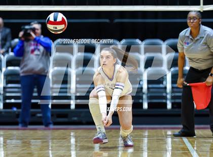 Thumbnail 1 in Grand Oaks vs. Fulshear (UIL 6A Volleyball Division I Final) photogallery.