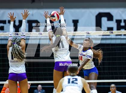 Thumbnail 2 in Grand Oaks vs. Fulshear (UIL 6A Volleyball Division I Final) photogallery.