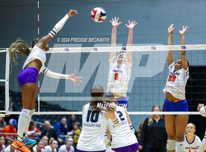 Thumbnail 1 in Grand Oaks vs. Fulshear (UIL 6A Volleyball Division I Final) photogallery.