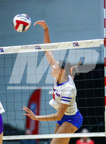 Thumbnail 1 in Grand Oaks vs. Fulshear (UIL 6A Volleyball Division I Final) photogallery.