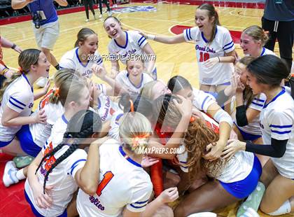 Thumbnail 1 in Grand Oaks vs. Fulshear (UIL 6A Volleyball Division I Final) photogallery.