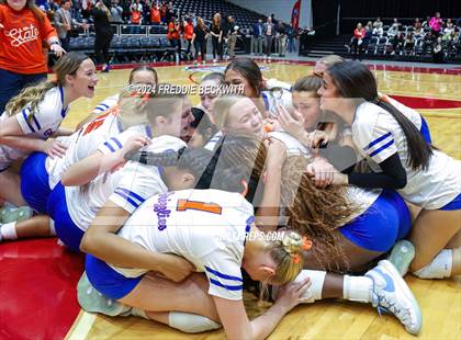Thumbnail 3 in Grand Oaks vs. Fulshear (UIL 6A Volleyball Division I Final) photogallery.