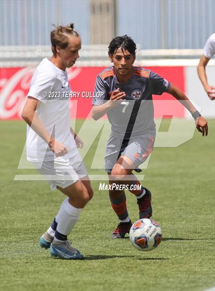 Thumbnail 3 in Skyridge vs. Pleasant Grove (UHSAA 6A Semifinal) photogallery.