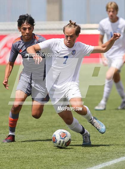 Thumbnail 3 in Skyridge vs. Pleasant Grove (UHSAA 6A Semifinal) photogallery.