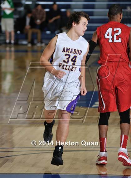 Thumbnail 2 in Orange Lutheran vs. Amador Valley (Orange Holiday Classic) photogallery.