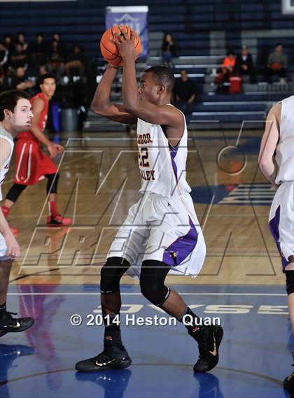 Thumbnail 3 in Orange Lutheran vs. Amador Valley (Orange Holiday Classic) photogallery.