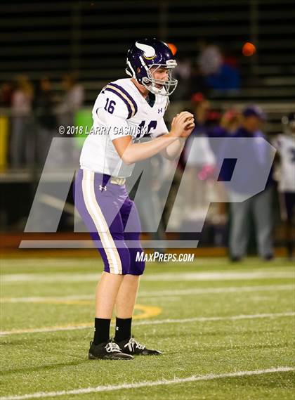 Thumbnail 2 in Valencia vs. Golden Valley photogallery.