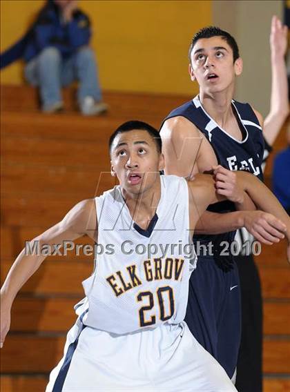 Thumbnail 3 in Vista del Lago vs. Elk Grove (Trojan Toss-Up) photogallery.