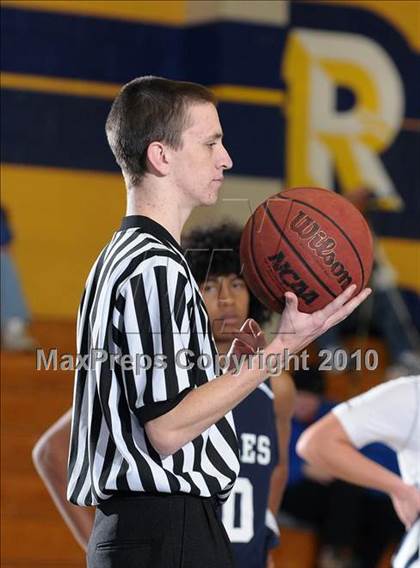 Thumbnail 3 in Vista del Lago vs. Elk Grove (Trojan Toss-Up) photogallery.