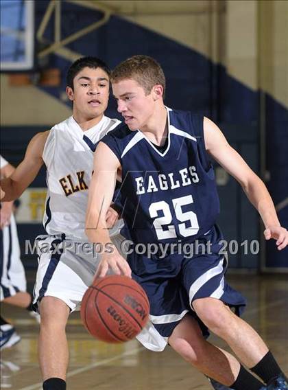 Thumbnail 2 in Vista del Lago vs. Elk Grove (Trojan Toss-Up) photogallery.