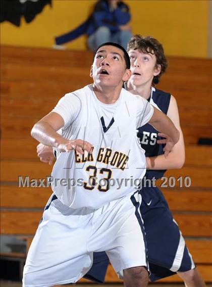 Thumbnail 2 in Vista del Lago vs. Elk Grove (Trojan Toss-Up) photogallery.