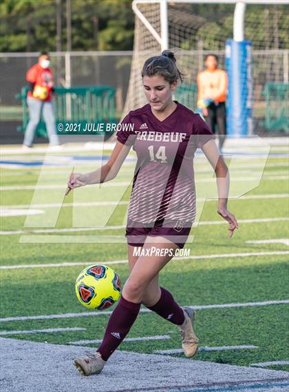 Thumbnail 2 in Indianapolis Cardinal Ritter vs. Brebeuf Jesuit Preparatory (IHSAA 2A Sectional Semi-final) photogallery.