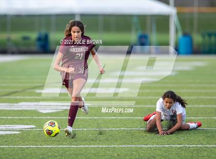 Thumbnail 3 in Indianapolis Cardinal Ritter vs. Brebeuf Jesuit Preparatory (IHSAA 2A Sectional Semi-final) photogallery.