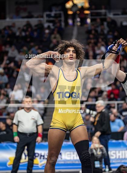 Thumbnail 3 in NYSPHSAA D2 Finals photogallery.
