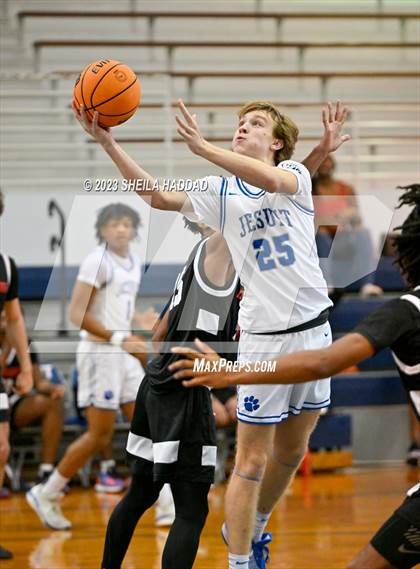Thumbnail 3 in Hillsborough @ Jesuit photogallery.