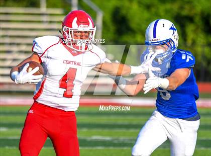 Thumbnail 1 in Hinsdale Central vs. St. Xavier (Crosstown Showdown) photogallery.