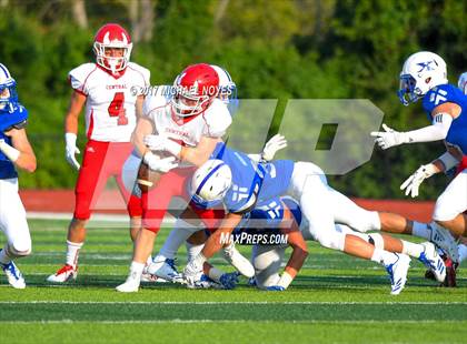 Thumbnail 1 in Hinsdale Central vs. St. Xavier (Crosstown Showdown) photogallery.
