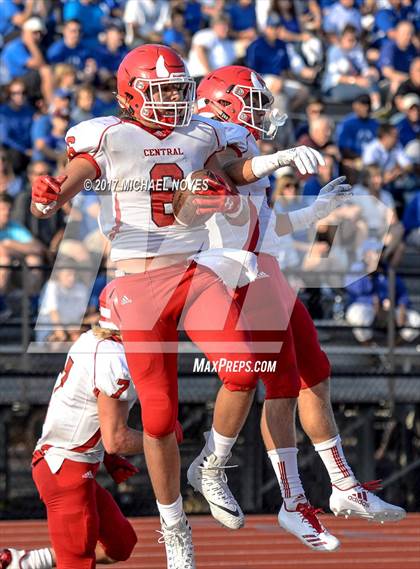 Thumbnail 2 in Hinsdale Central vs. St. Xavier (Crosstown Showdown) photogallery.