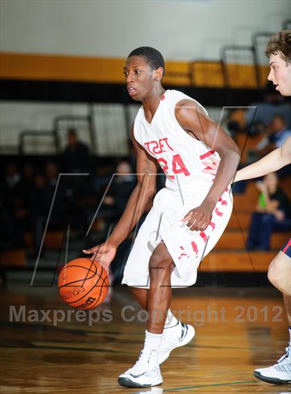 Thumbnail 3 in Pearce vs. Taft (McDonald's Texas Invitational) photogallery.