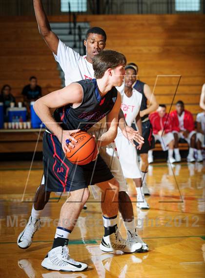 Thumbnail 3 in Pearce vs. Taft (McDonald's Texas Invitational) photogallery.