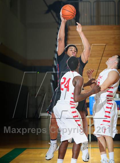 Thumbnail 3 in Pearce vs. Taft (McDonald's Texas Invitational) photogallery.