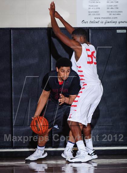 Thumbnail 2 in Pearce vs. Taft (McDonald's Texas Invitational) photogallery.