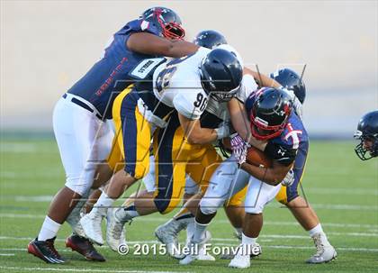 Thumbnail 1 in Centennial vs. Highland Park (Tom Landry Classic) photogallery.