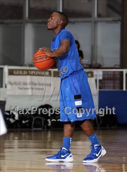 Thumbnail 1 in North Crowley vs. Clark (McDonald's Texas Invitational) photogallery.