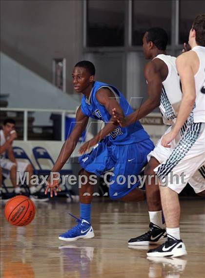 Thumbnail 3 in North Crowley vs. Clark (McDonald's Texas Invitational) photogallery.