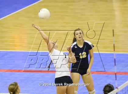 Thumbnail 1 in Eaton vs Olathe (CHSAA 3A Playoff) photogallery.