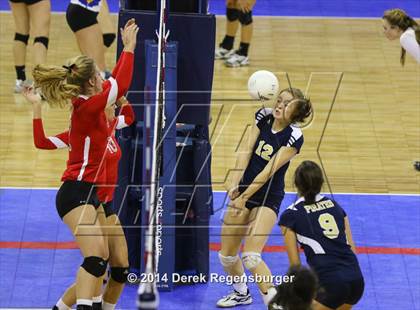 Thumbnail 3 in Eaton vs Olathe (CHSAA 3A Playoff) photogallery.