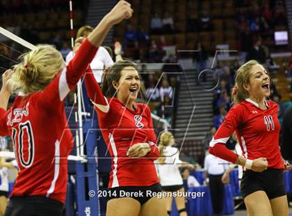 Thumbnail 2 in Eaton vs Olathe (CHSAA 3A Playoff) photogallery.