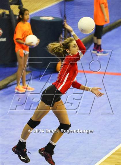 Thumbnail 2 in Eaton vs Olathe (CHSAA 3A Playoff) photogallery.