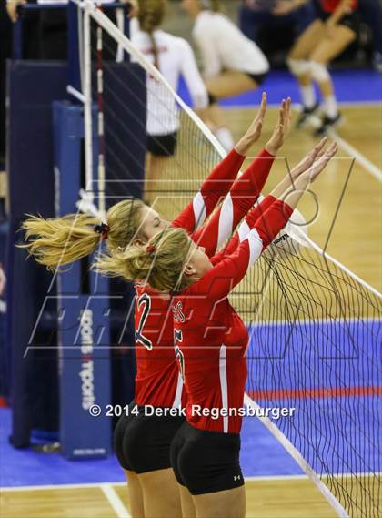 Thumbnail 1 in Eaton vs Olathe (CHSAA 3A Playoff) photogallery.